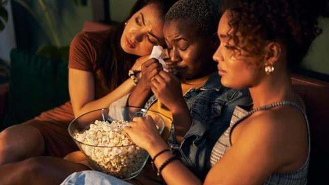 Ağlamaktan izleyemediğin bir film veya film sahnesi oldu mu?