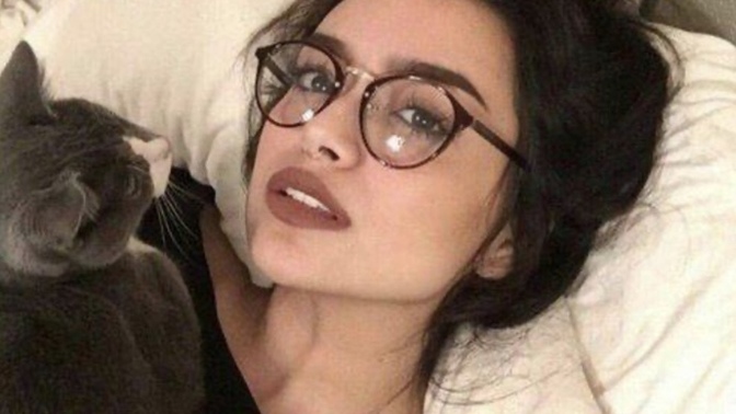 Gözlüklü kadınlar çekici midir?
