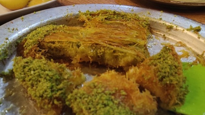 Çok iyi biliyoruz. Yemek ve sen 😍😍 Peki seni senden alan o tadı damakta bırakan aşktan biraz bahseder misin 😋?