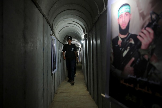 Hamas militanları bu daracık tünellerde daralmıyor mu?