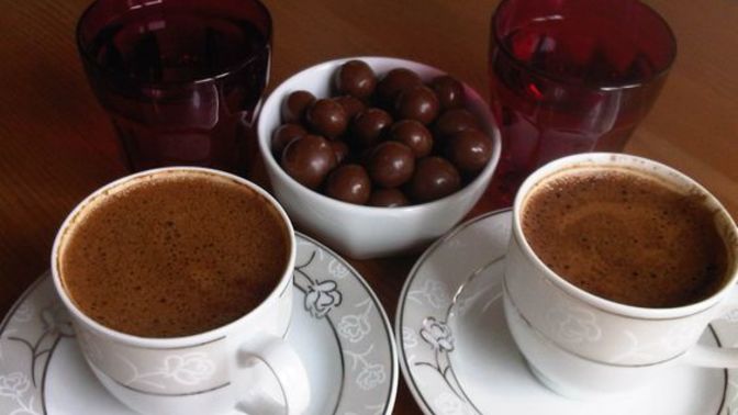 Sizce yemeğin üstüne çay mı güzel gidiyor kahve mi?