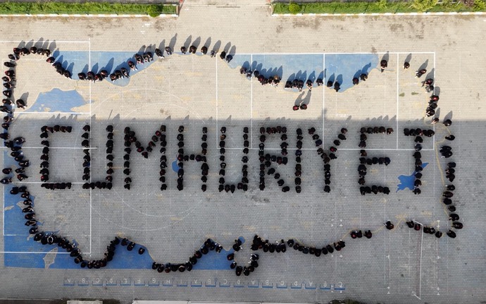 Osmaniyede Cumhuriyetin 100. yıl dönümü için öğrenciler, koreografi çalışması yapmış! En beğendiğiniz hangisi oldu?