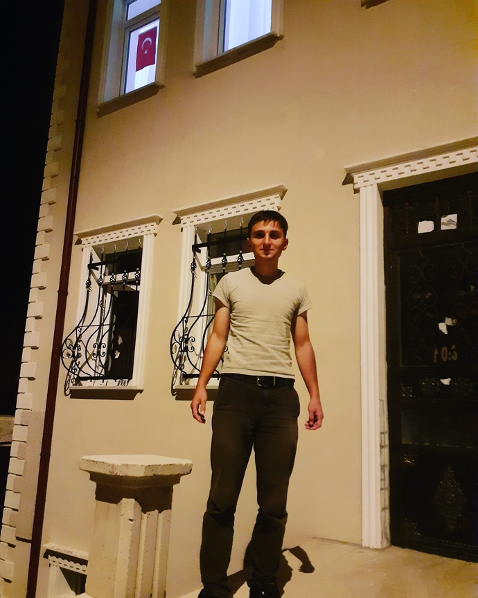 Pencereye balkona her yere bayrak asacak mısınız?