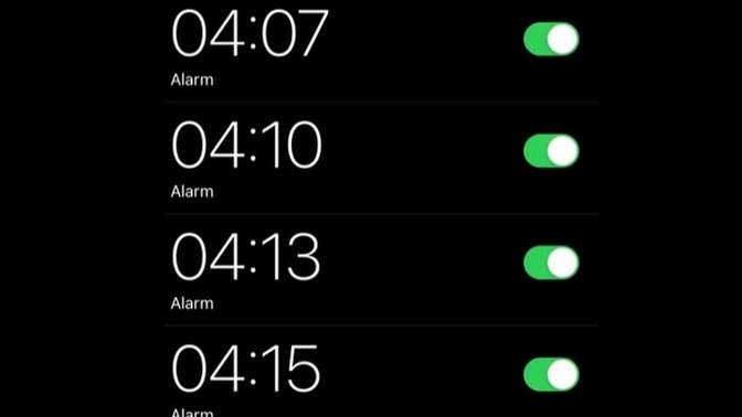 Sabah kaçta uyanacaksın, sen uyanmak için kaç alarm kuruyorsun?