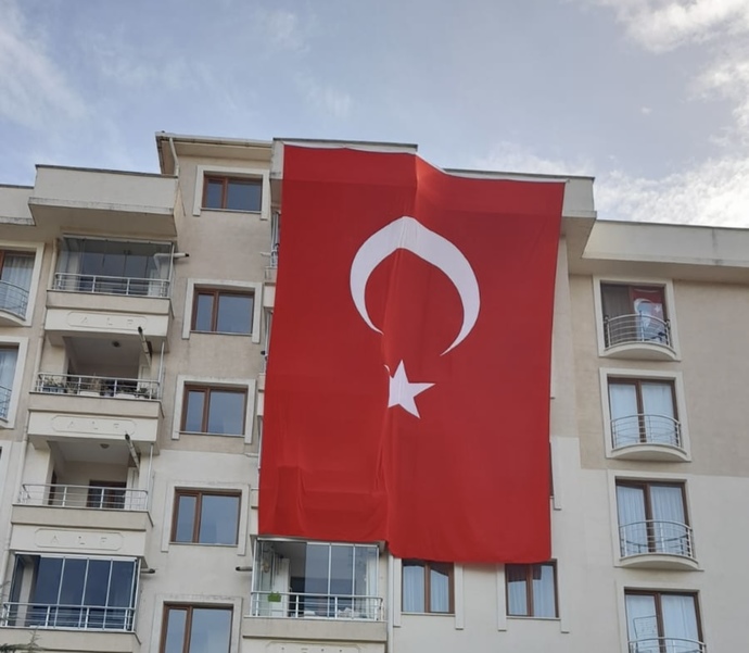 Resmi günlerde Bayrak asar mısınız?