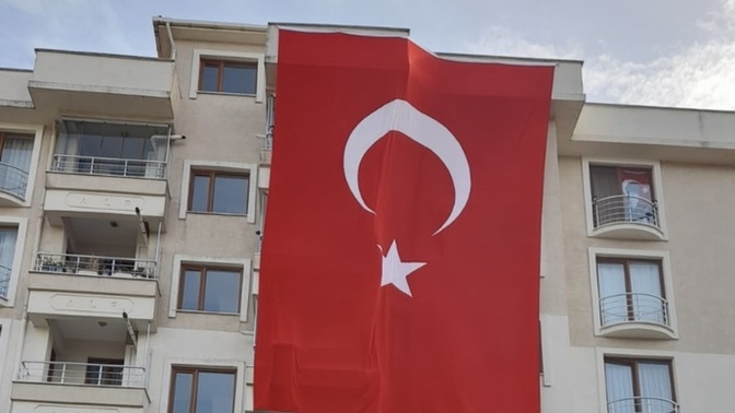 Resmi günlerde Bayrak asar mısınız?