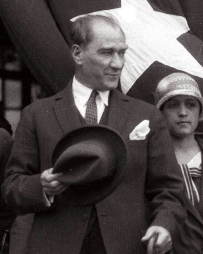 Sizce Atatürk yaşıyor olsaydı bu milleti en çok hangi konuda eleştirirdi?