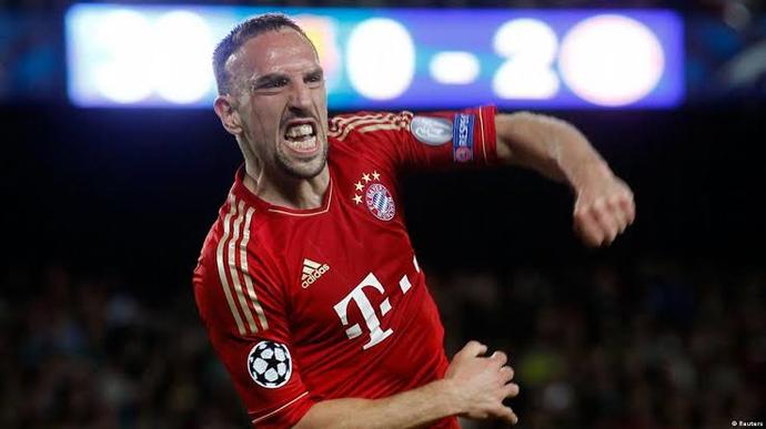 Ballon dOr kazanamamış hangi efsane futbolcuya bu ödülü vermek isterdiniz?