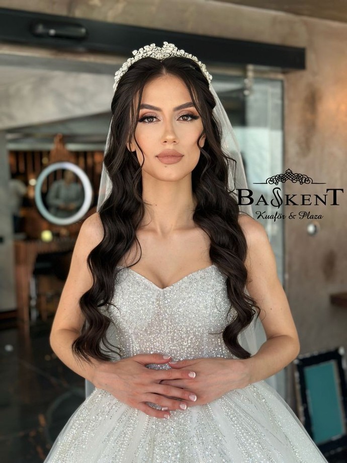 Hangi saç modeli daha iyi gelin için ?