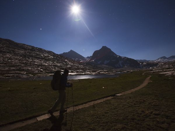 Gece ay ışığında yürümeyi sever misiniz?