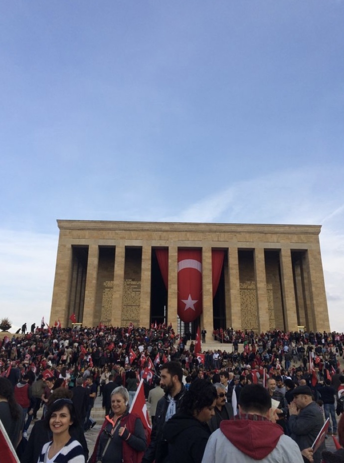 100. yılımıza özel kombinlerinizde “kırmızı-beyaz” renklere yer verecek misiniz?