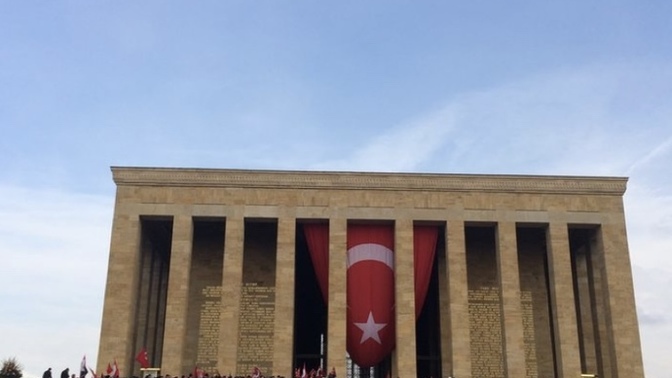 100. yılımıza özel kombinlerinizde “kırmızı-beyaz” renklere yer verecek misiniz?