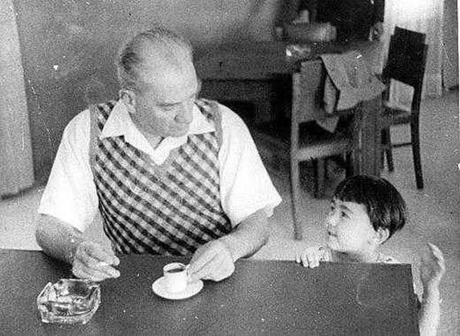 Cumhuriyet 100 yaşında 🇹🇷 100. yılda 100 Atatürk fotoğrafı! Sen de bir Atatürk fotoğrafı paylaşır mısın?