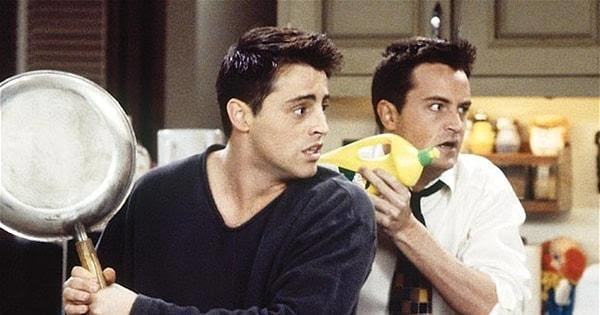 Friens dizisinin Chandler Bing’i Matthew Peryy 54 yaşında hayatını kaybetti 💔?