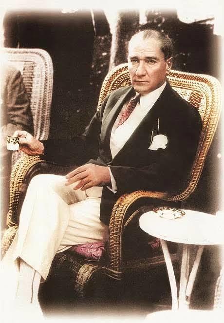 Cumhuriyetimizin kurucusu Mustafa Kemal Atatürk sizce de dünya tarihindeki en karizmatik lider değil mi 😊?