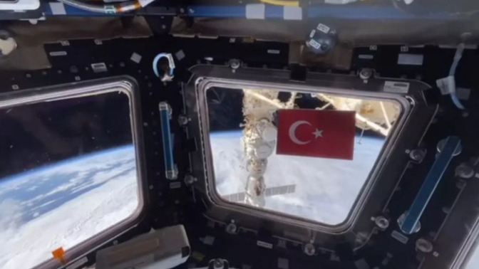Rus kozmonot Cumhuriyet’in 100. yılını uzaydan kutladı! Kendisine ne söylemek isterdiniz?