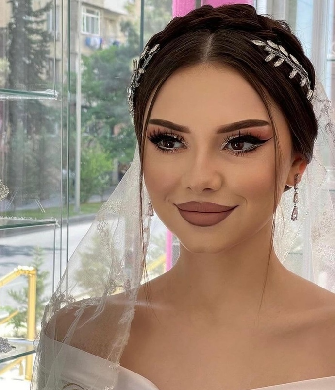 Bu yüze hangi gelin toppuzu yakışır ?