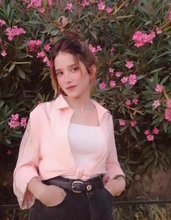 Bu yüze hangi gelin topuzu yakışır?