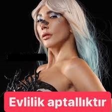 Hande Yener, Sibel Arna’nın YouTube programında “Evlilik aptallıktır” dedi. Bu açıklamaya katılan var mı?