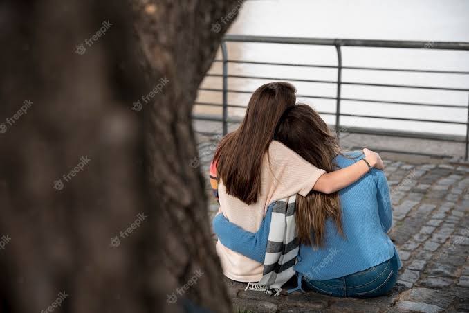 Çok sevdiğiniz bir dostunuz uyarmanıza rağmen bir hata yapsa yine de kol kanat gerer misiniz?