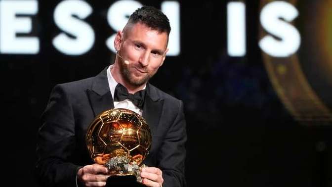 Lionel Messi 8. kez Ballon d'or ödülünü kazandı! Sizce bu rekor önümüzdeki 100 yıl içinde kırılabilir mi?