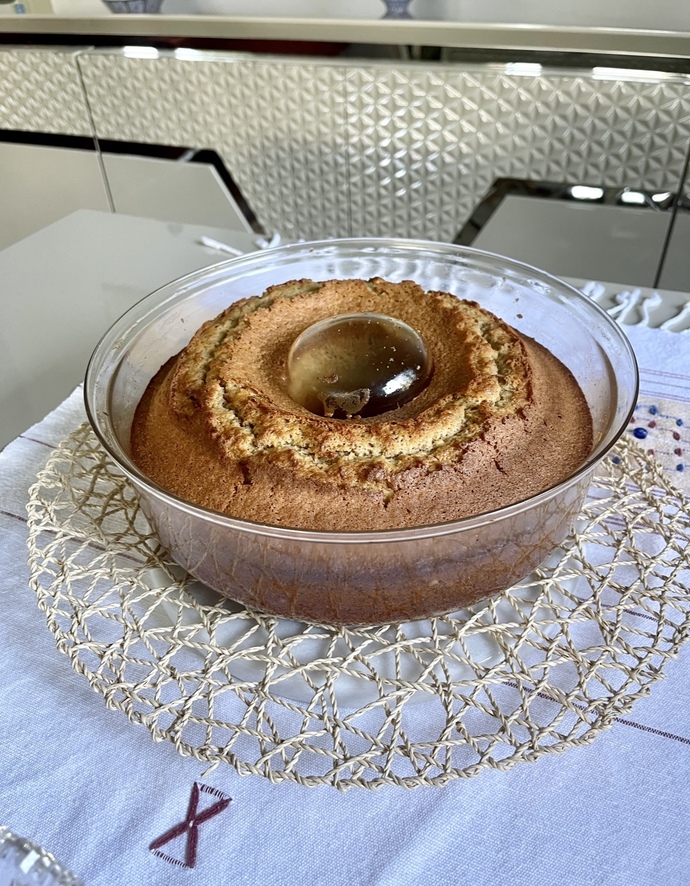 Havuçlu 🥕, cevizli, tarçınlı kek yaptım, sever misin😄? Nasıl görünüyor😜?
