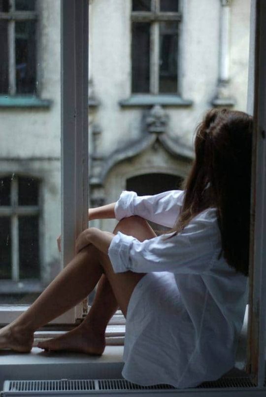 Allah insanları hayatından çıkartıyor. Çünkü senin duymadığın konuşmaları duyduğu için...🖤