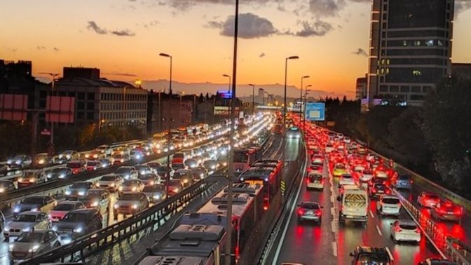 Trafikte gerilip küfür ettiğiniz oluyor mu?