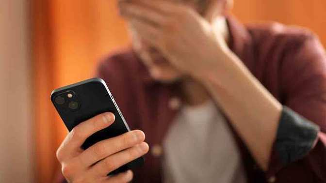 Uzak mesafe ilişkisi yaşıyorum ama beni görmeye gelmiyor, ne yapmalıyım?