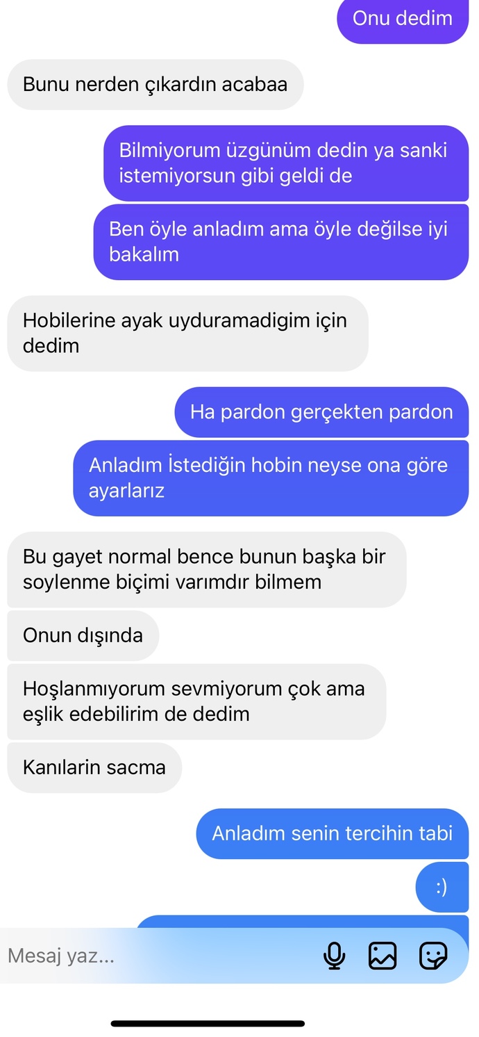 Konuştuğum kız bana sürekli kendini gönderiyor. Sizce konuşmalardan benden hoşlanıyor mu?