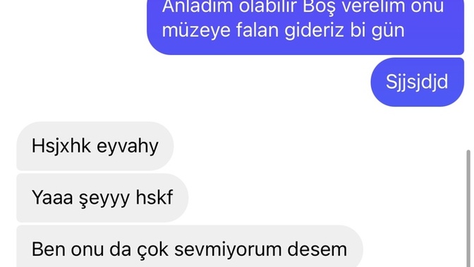 Konuştuğum kız bana sürekli kendini gönderiyor. Sizce konuşmalardan benden hoşlanıyor mu?