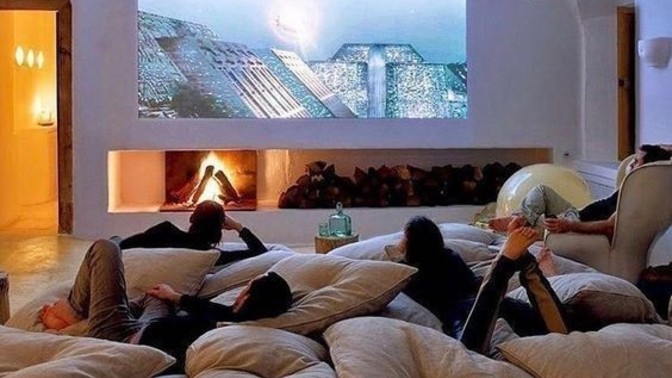 Film izlemek için yanınıza birisini çağırır mısınız yoksa tek başına izlemek daha mı keyiflidir?