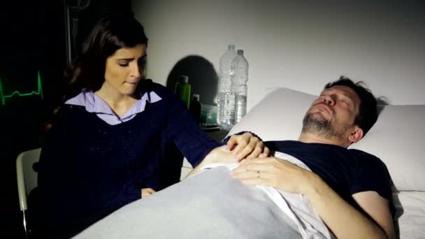 Eski sevgilinizin ölümcül bir hastalığa yakalandığını duydunuz, ne yaparsınız?
