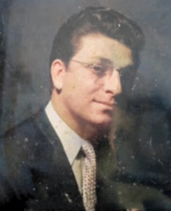 Gözlüklü kız/erkeklerin sizin için bir albenisi var mı?