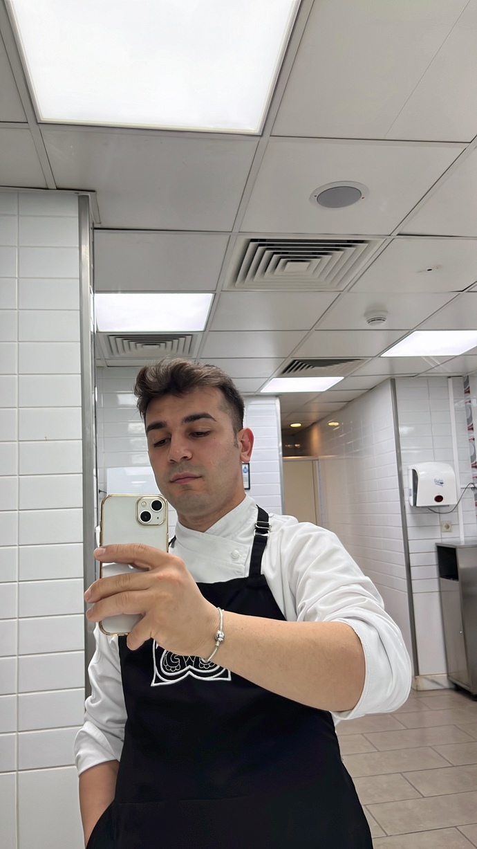 Yemek yapan erkek her zaman önde mi gelir?