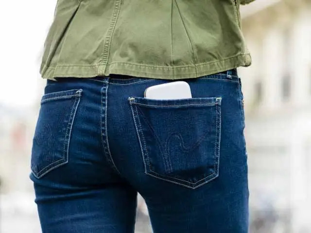 Neden arka cebe telefon koyuyorsunuz?