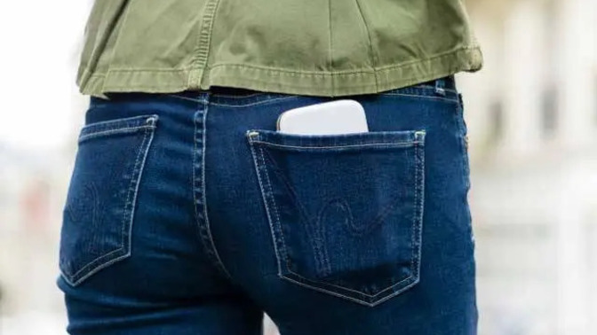 Neden arka cebe telefon koyuyorsunuz?