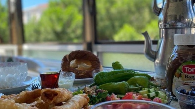 Kahvaltıda kaç bardak çay içersiniz?