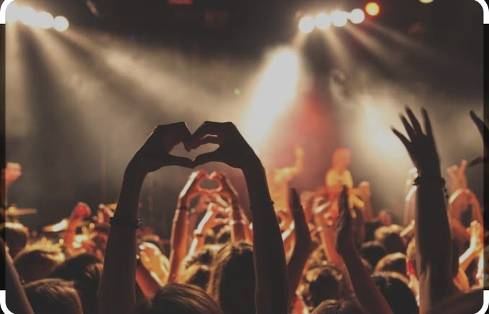 Konserine gittiğiniz ilk şarkıcı kimdi?
