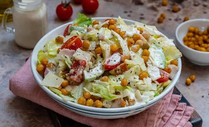 Salatada ton balığı, tavuk sever misiniz?