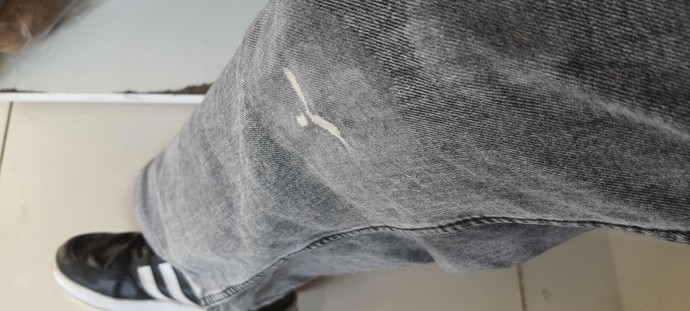 Pantolonumu çamaşır suyu geldi nasıl kurtarabilirim?