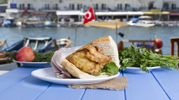 Balık ekmek mi yoksa köfte ekmek mi?