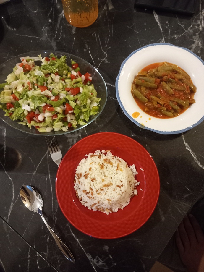 Yemeklerin yanında salata olmalı mı sence?