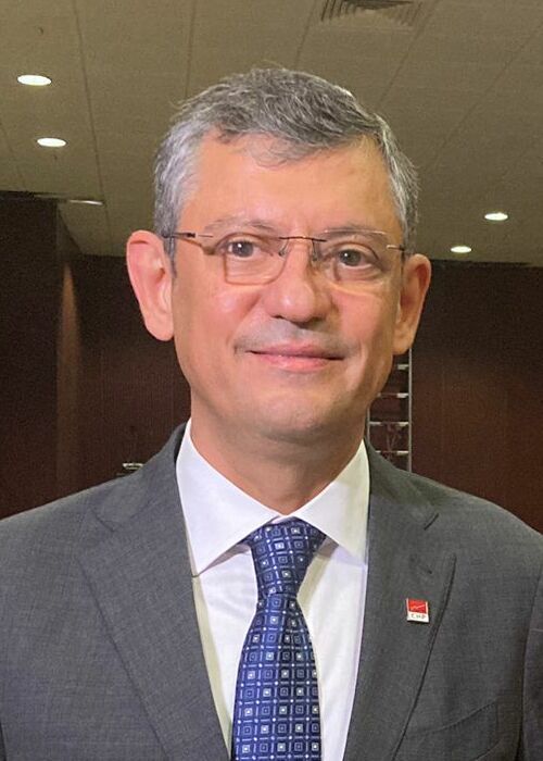 CHPnin 8. Genel Başkanı Özgür Özel Oldu , Sizde Değişime Sevindiniz mi?