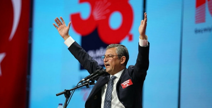 Cumhuriyet Halk Partisinin yeni genel başkanı Özgür Özel oldu! Sizce Kılıçdaroğlunun değişmesi iyi mi oldu?
