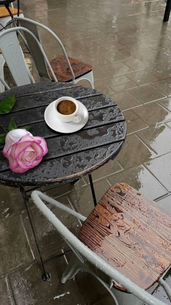 Dünde görüşemedik, iki yüzyıl görüşememişiz gibi geldi. Ve üç yüzyıllık göresim geldi seni.💗