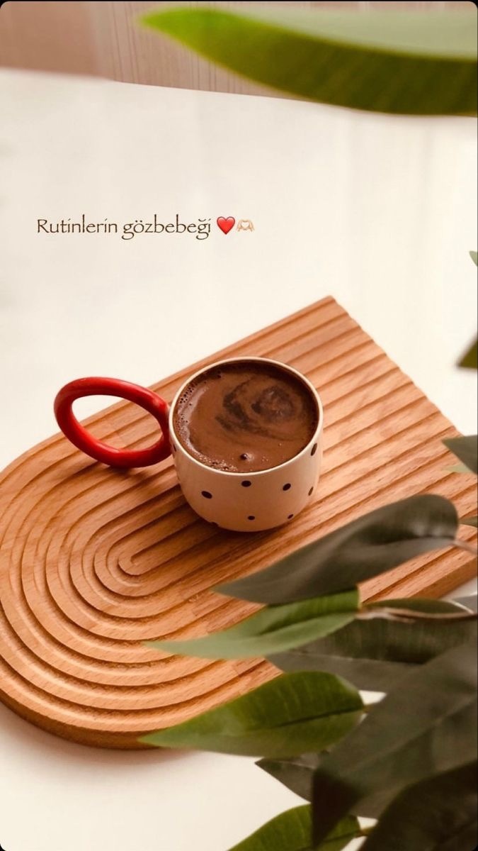 Günün yorgunluğunu atmak için çayı mı tercih ederseniz kahveyi mi?