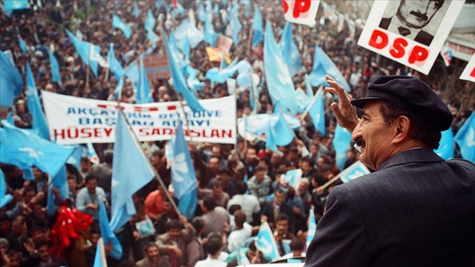 Eski başbakanlardan Bülent Ecevitin vefatının üzerinden 17 yıl geçti ! Karaoğlanı nasıl bilirdiniz?