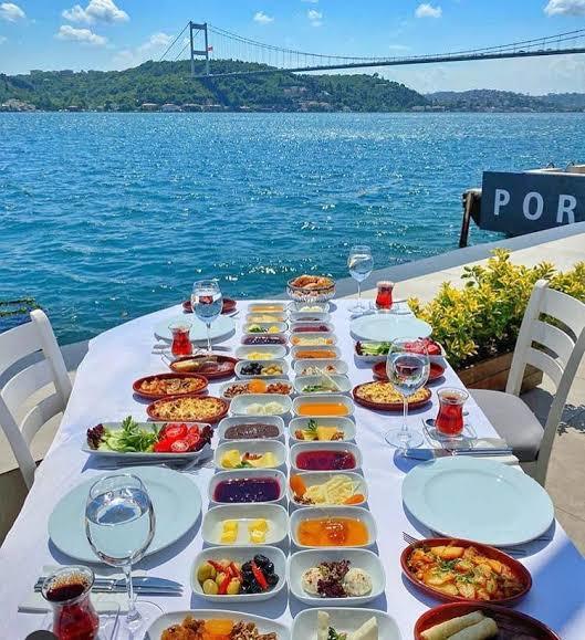 Günaydın.. 🌞 Bu manzarada kiminle kahvaltı yapmak istersiniz?