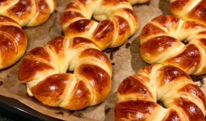 Tereyağlı açma poğaça sever misiniz?